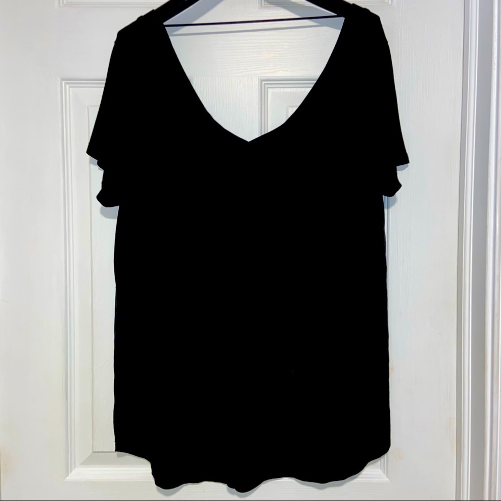 NWOT Cable and Gauge double v neck tee black size Large
